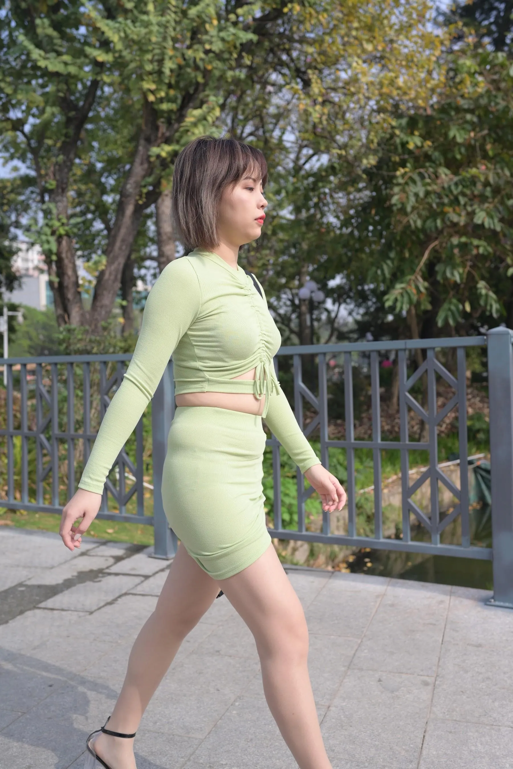 [魔镜街拍] NO.083 SM_0007程生街拍 微胖的美女肉丝袜美脚特写太性感 [413P]插图3